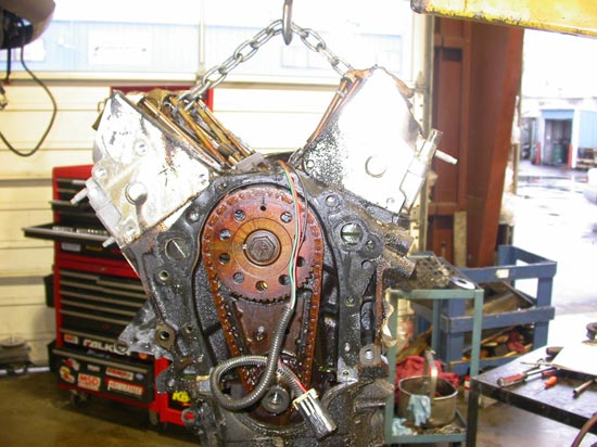 46_Chevrolet_minivan_V6_engine_on_workbench